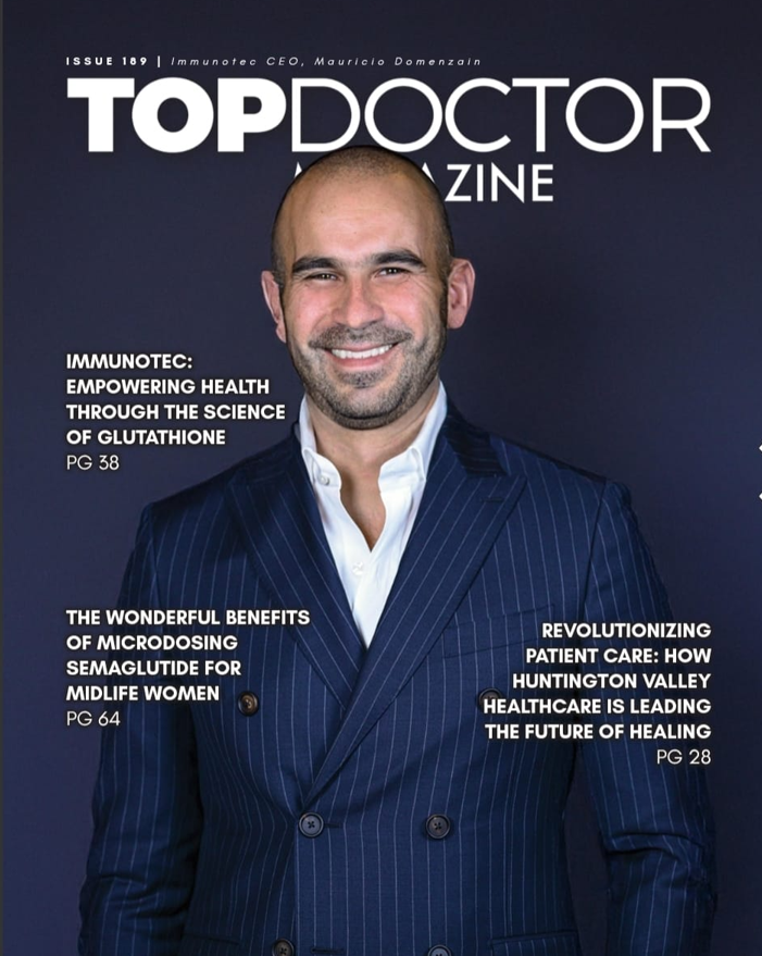 Mauricio Domenzain en la portada de Top Doctor Magazine